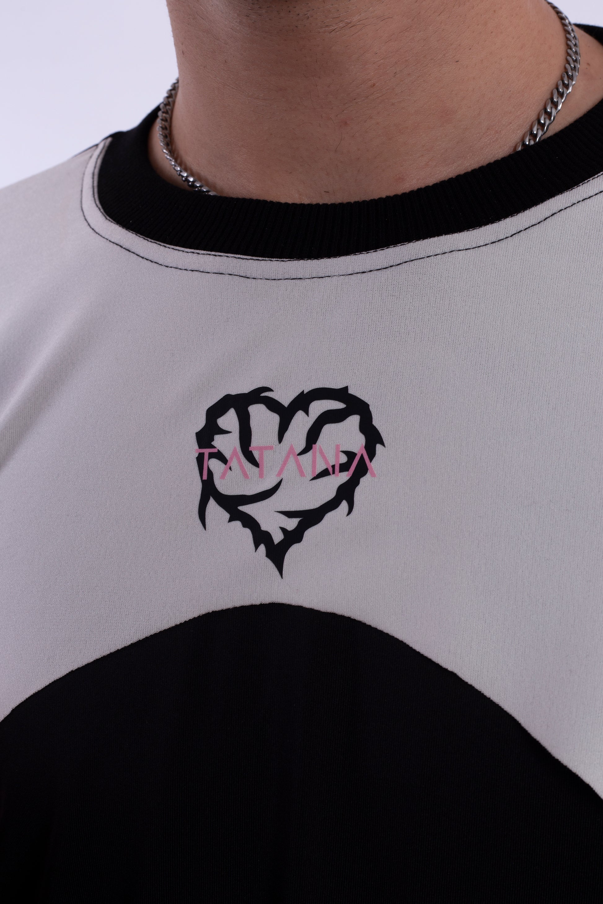 BW T-Shirt With “TATANA HEART” Logo